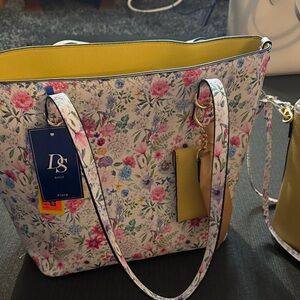 DS Floral Tote Bag with extra smaller tote bag and key chain wallet